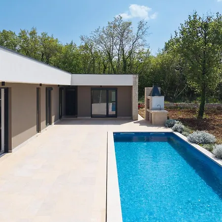 Pitana Villa *